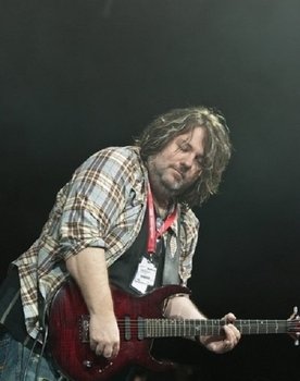 Tommy Denander as Guitar