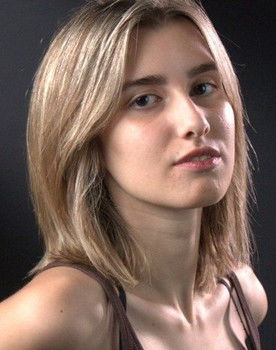 Vera España as Victoria