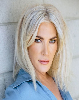 Jennifer Moriarty as Aunt Tilda