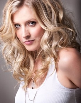 Aubrey Arnason as Ashley Noon