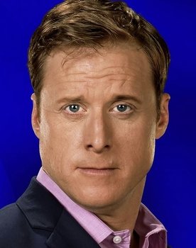 Alan Tudyk as Duke Weaselton (voice)