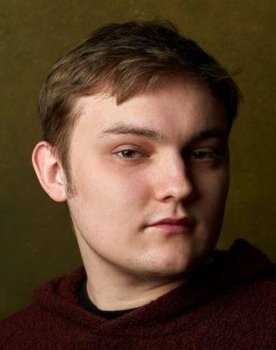 Benjamin Hillyer as Dezzer Crimple