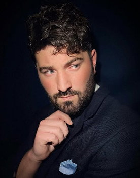 Nicolas Duchesne as Théo