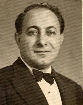 Ovanes Ohanian as The director