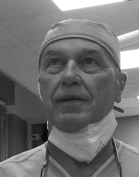 Patrizio Capelli as Chirurgo Torino