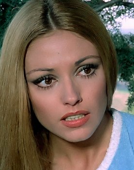 Silvia Tortosa as Ángela