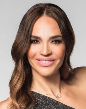 Nikoleta Karra as Elena