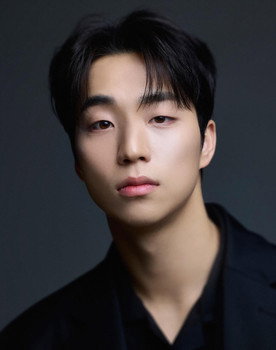 최민규 as Kim Yong