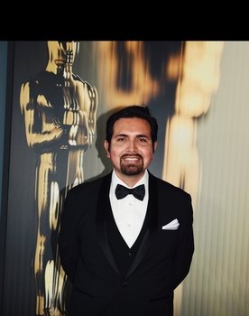 Walt Perez as Travelor