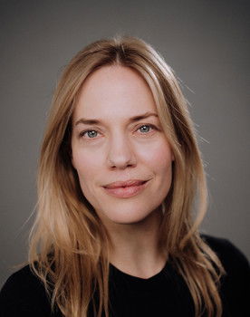 Inga-Gesine Horchler as Fotografin