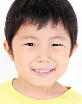 Matano Akihito as Shintaro (Wakasaki Yoko's son)