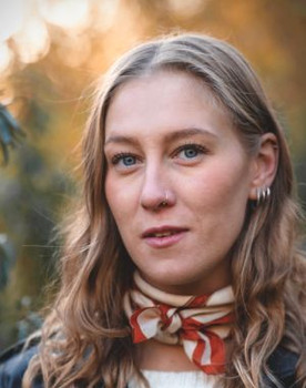 Malin Saine as Anna Mirlöf