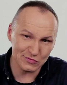 Mariusz Jakus as Andrzej, Coach