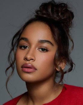 Jordyn Curet as Young Emma