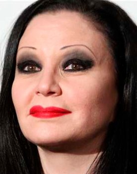 Alaska as Bruja Truca