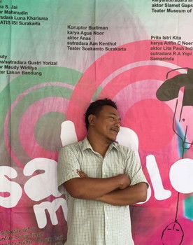 Caroko Tri Hananto as Pak Guntur