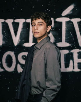 João Sads as John Correia