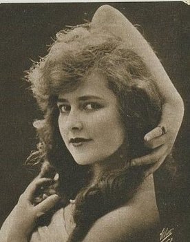 Muriel Ostriche as Babette