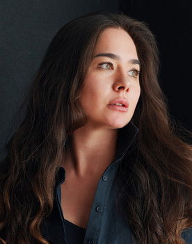 Filiz Karadagli as Delal