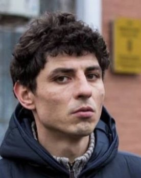 Sergiu Voloc as Informant