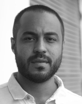 Lucas Ribeiro as Professor