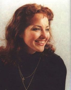 Elena Zajceva as Omide