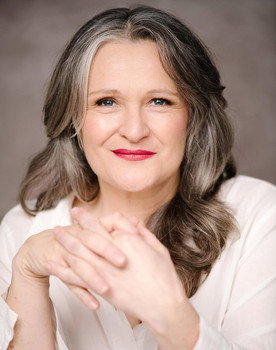 Deidre Gillard-Rowlings as Julie