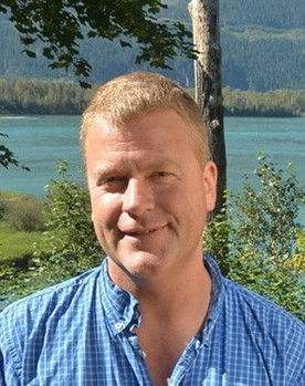 Dean Eadie as Uncle Glen