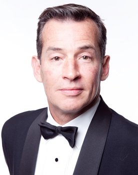 David Cotter as Lieutenant Wallace