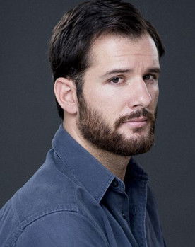 Alfonso Zumalacárregui as Alfonso