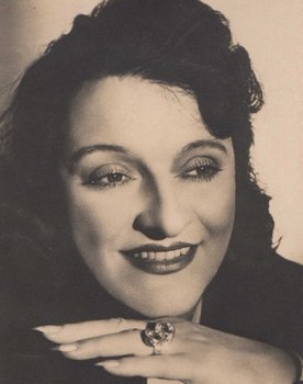 Jane Sourza as Jeanne Boyer / Boyeski, la mère du jeune chef d'orchestre