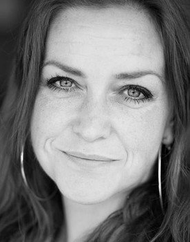 Linnea Deb as Som sig själv