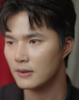 Pichawat Wisitthorakul as Chris