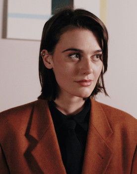 Lilou Hubert as Thalia vanpene