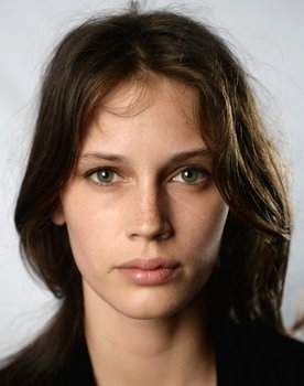 Marine Vacth as Sarah