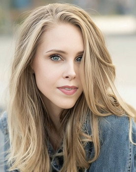 Taryn Hacker as Noelle Palmer