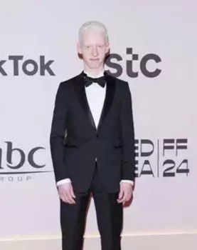 Bader Mohammed as Daye