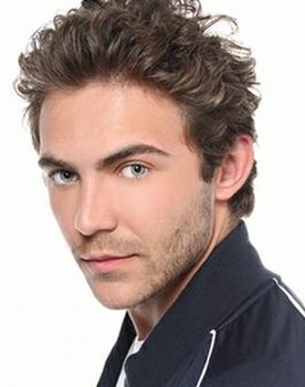 Fernando Roncato as Renato Guimarães