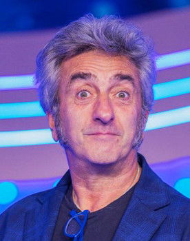 Alfredo Colina as Mario