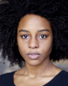 Leni Zieglmeier as Teen Savannah