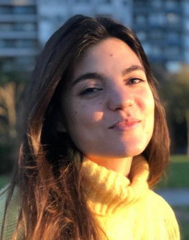 María Clara Merendino as Luciana