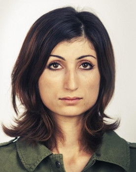 Firoozeh Bazrafka as Sig selv