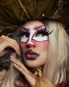 Tanahiry la Falsa as Self - Host, Judge