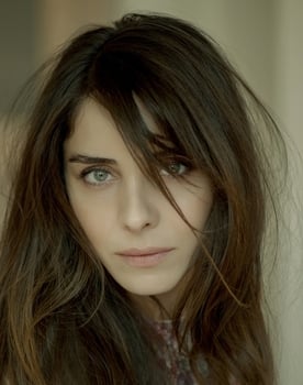 Nur Fettahoğlu as Umay Karay