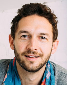 Benjamin Thys as Officer Davis