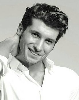 Batuhan Büyükacaroğlu as Deniz