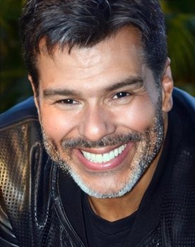 Maurício Mattar as Luís Ronaldo
