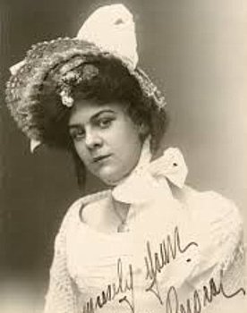 Lottie Briscoe as Alice Maxwell