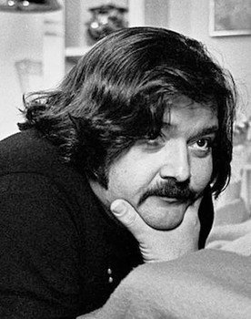 Frank Perry as Newsdealer (uncredited)