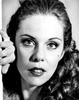 Tereza Mascarenhas as Lina